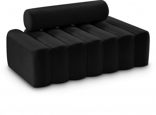 Gia Black Loveseat
